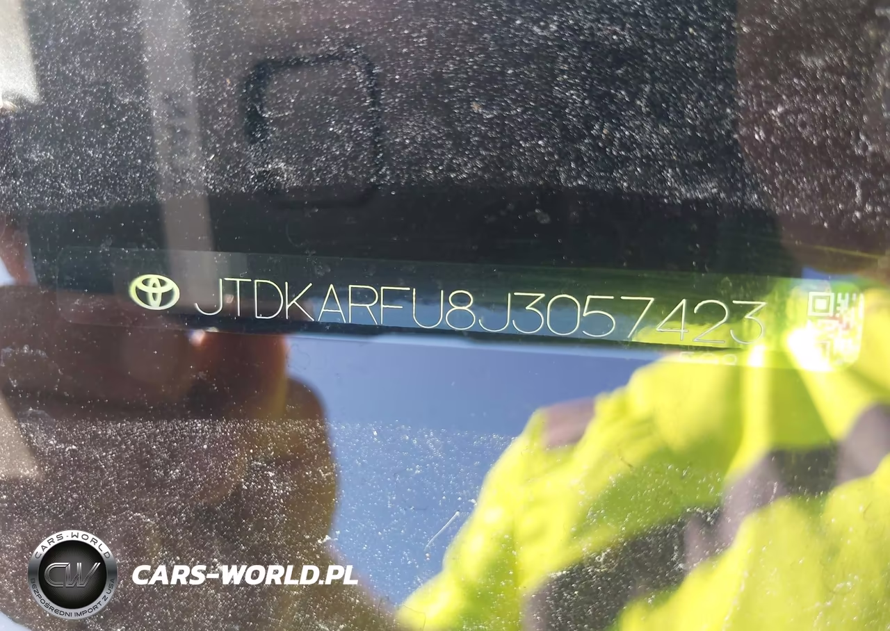 2018 Toyota Prius Four VIN:JTDKARFU8J3057423 - 17