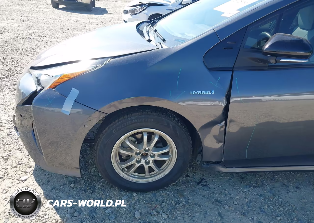 2018 Toyota Prius Four VIN:JTDKARFU8J3057423 - 18