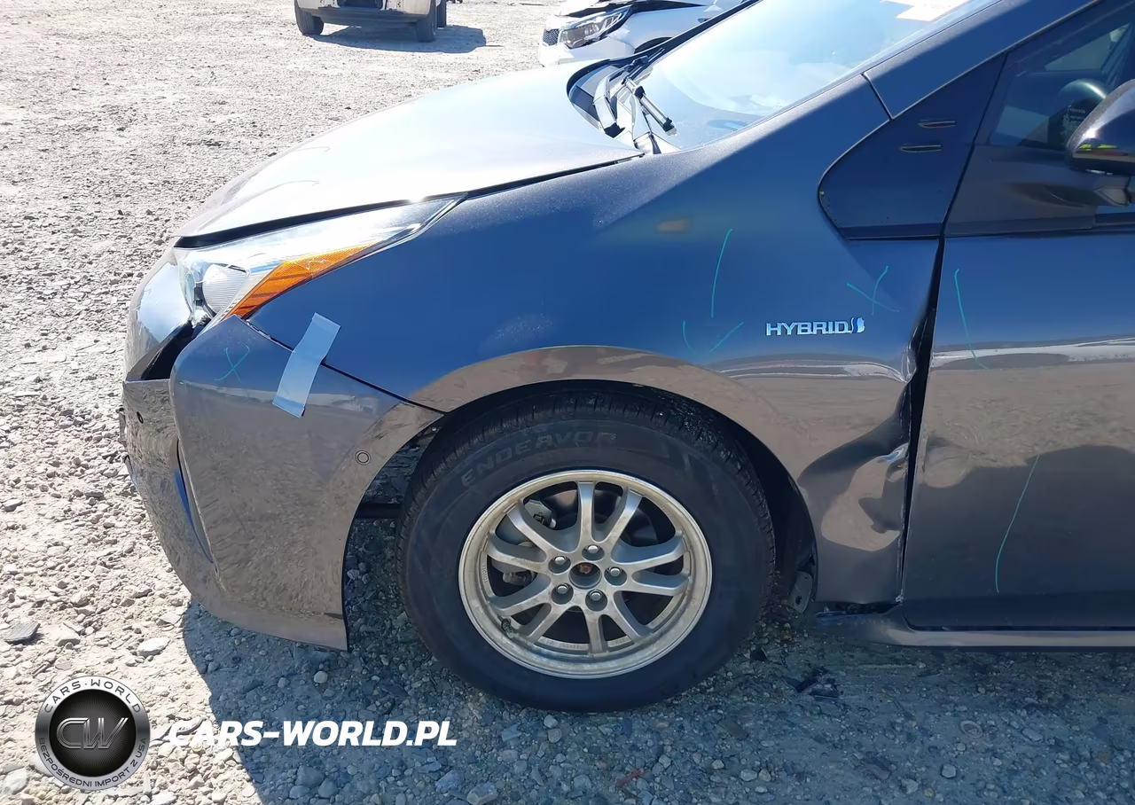 2018 Toyota Prius Four VIN:JTDKARFU8J3057423 - 19