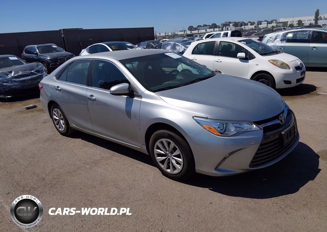2015 Toyota Camry Le – zdjęcie 1 z 18