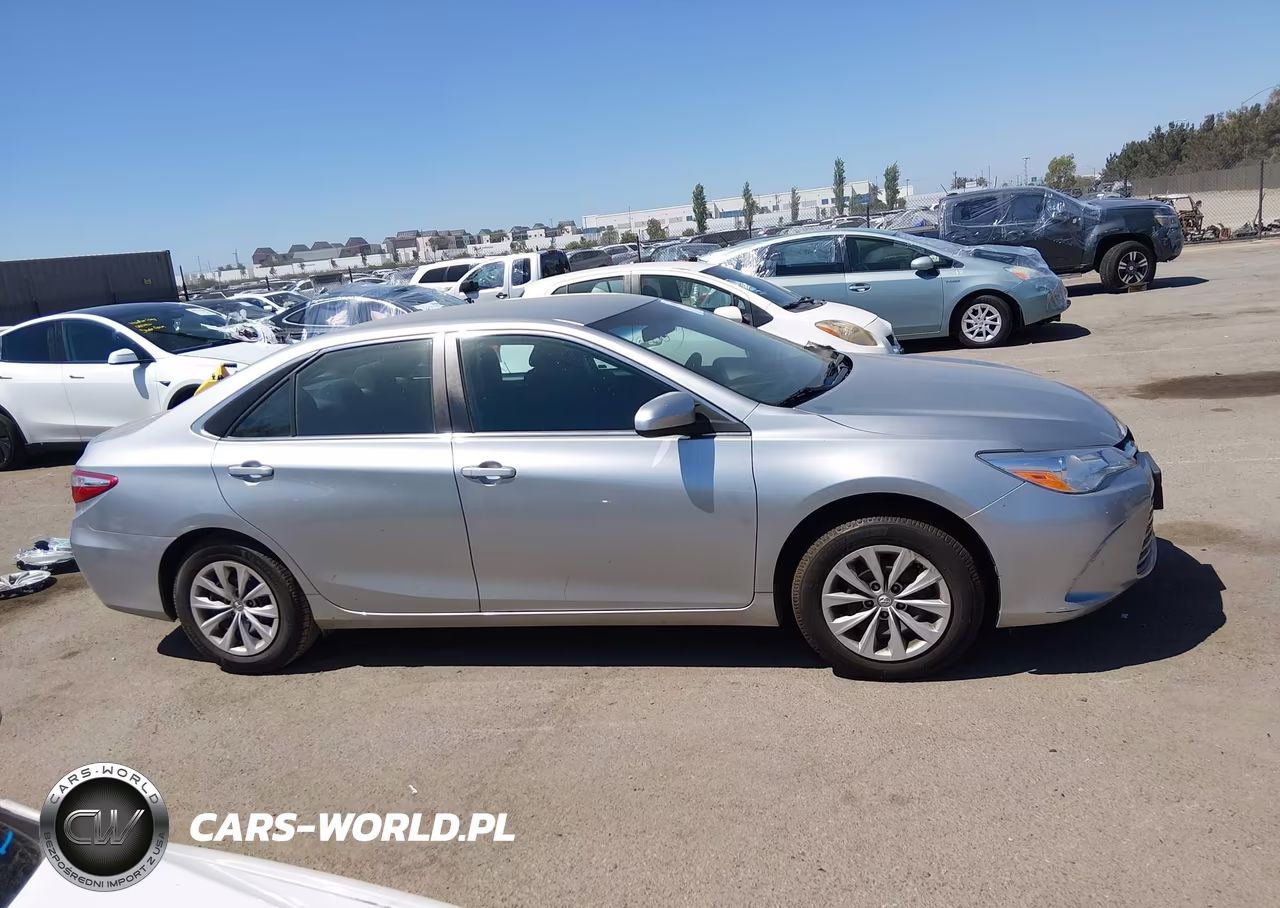 2015 Toyota Camry Le VIN:4T4BF1FK0FR458713 - 14