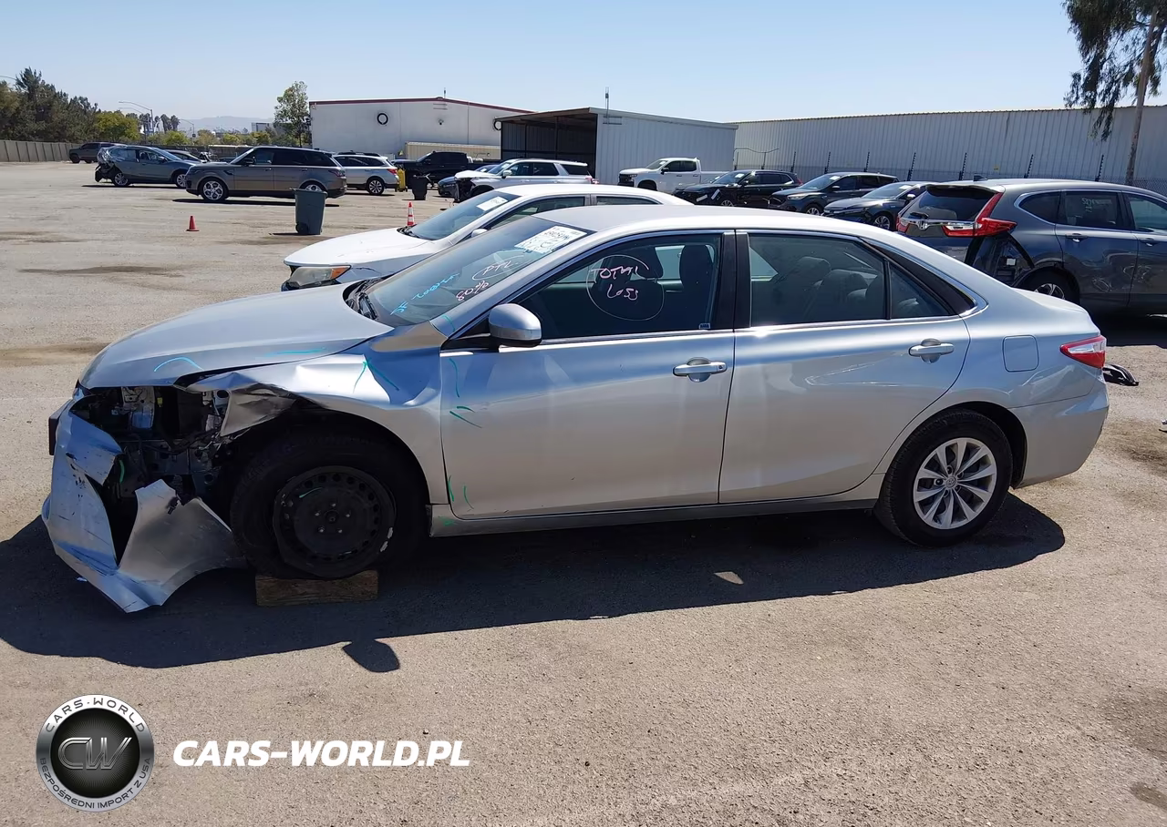 2015 Toyota Camry Le VIN:4T4BF1FK0FR458713 - 15