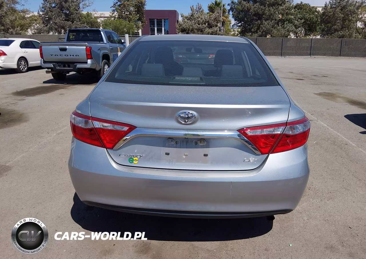 2015 Toyota Camry Le VIN:4T4BF1FK0FR458713 - 17