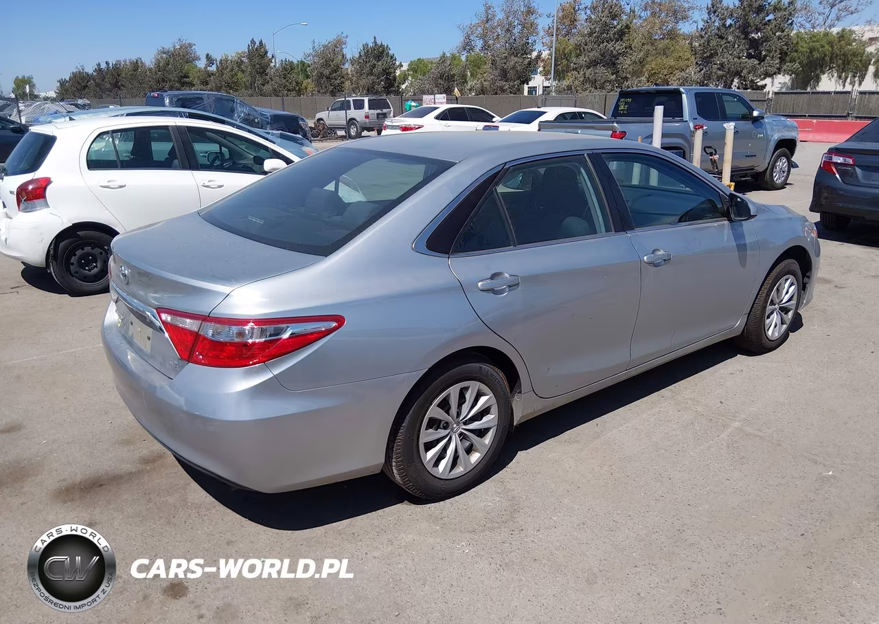 2015 Toyota Camry Le VIN:4T4BF1FK0FR458713 - 4