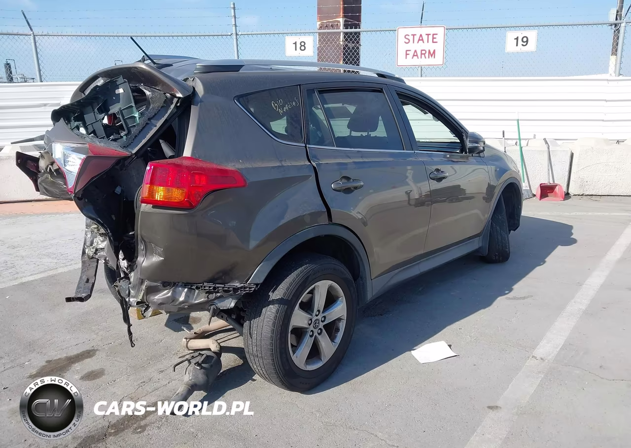 2015 Toyota Rav4 Xle VIN:2T3RFREV4FW267628 - 4
