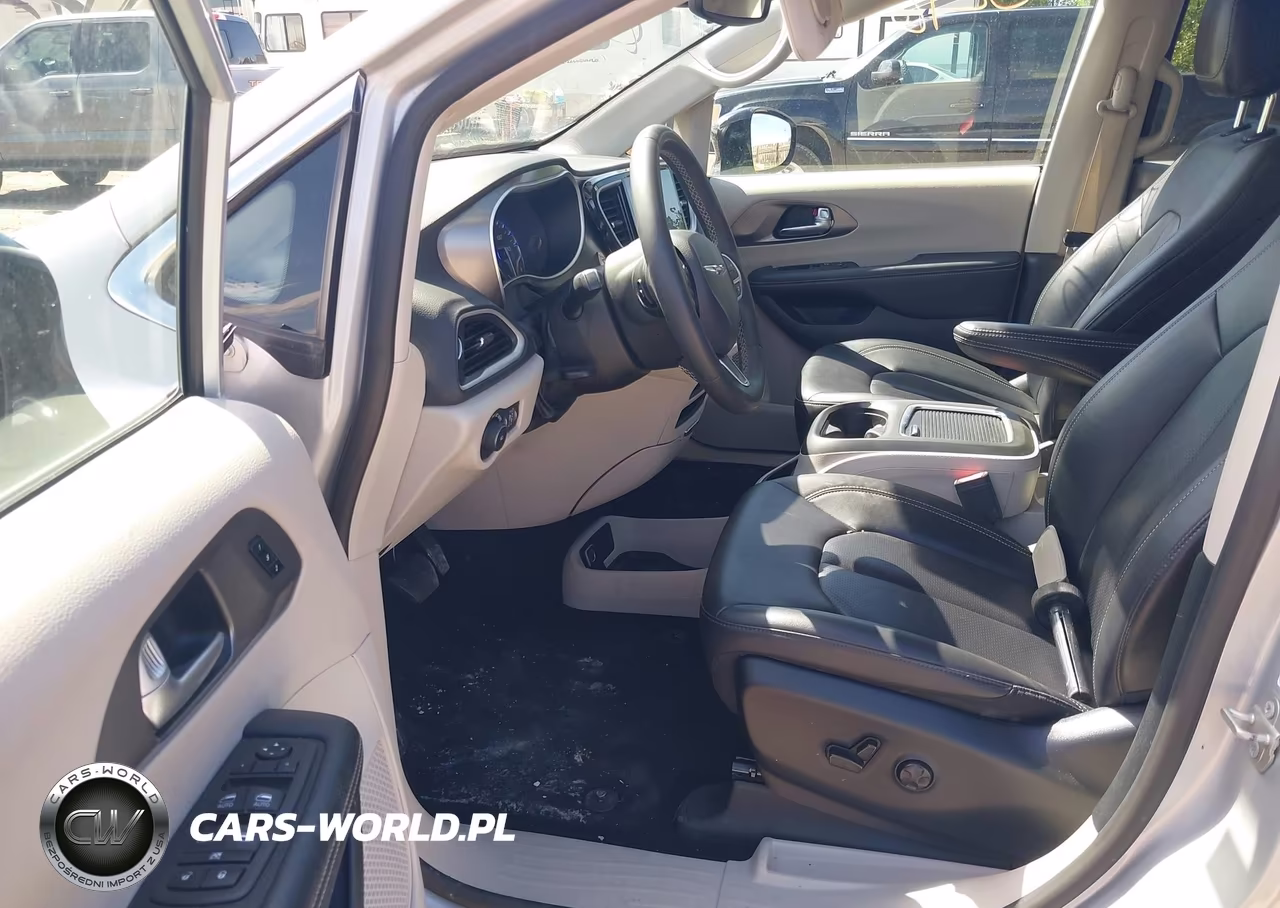 2024 Chrysler Pacifica Touring L VIN:2C4RC1BG4RR119851 - 12