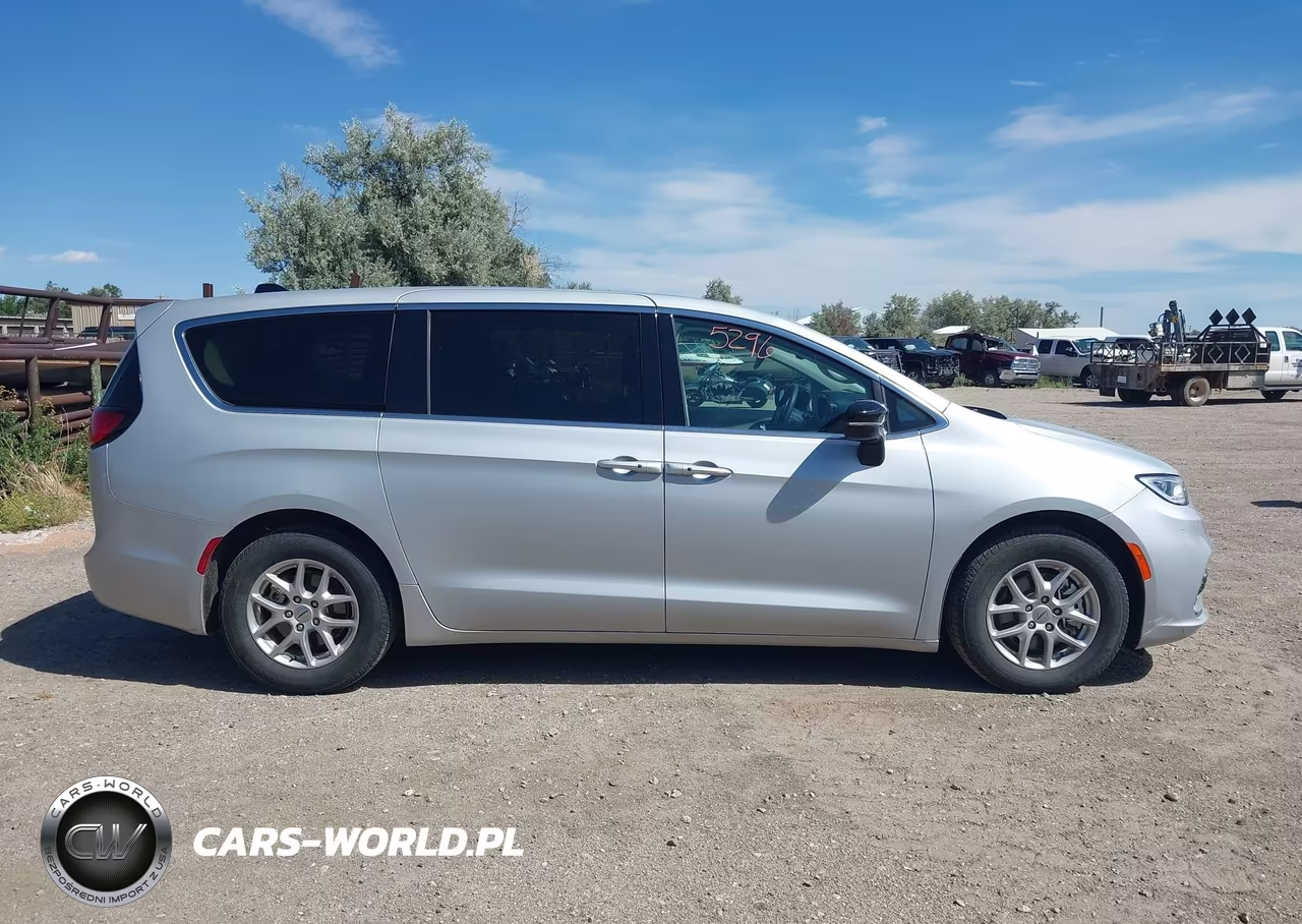 2024 Chrysler Pacifica Touring L VIN:2C4RC1BG4RR119851 - 14
