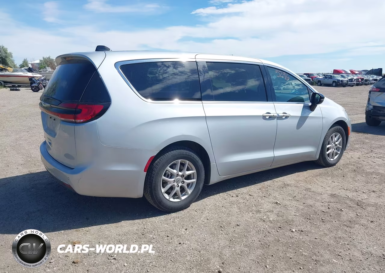 2024 Chrysler Pacifica Touring L VIN:2C4RC1BG4RR119851 - 4