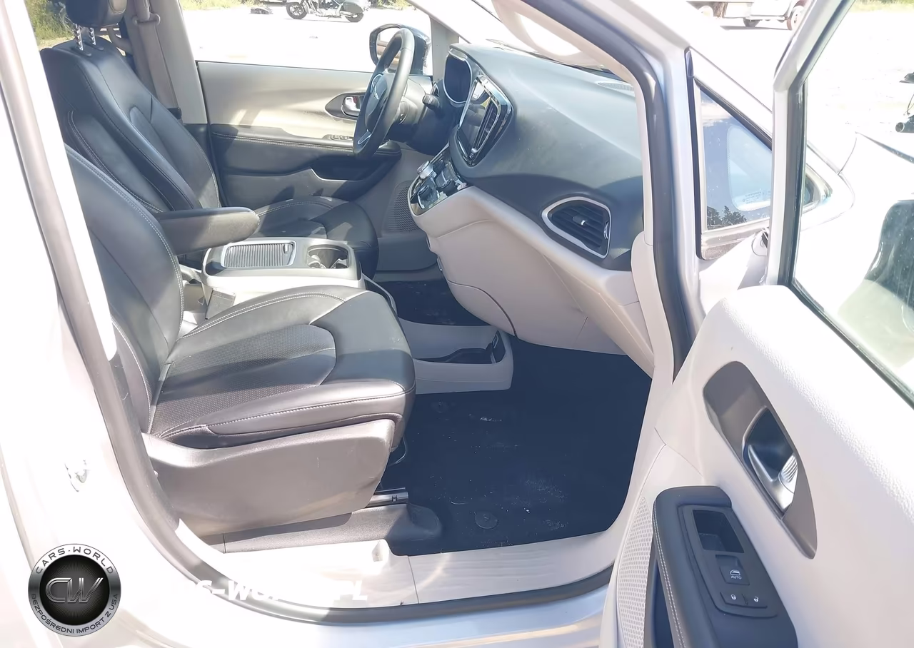 2024 Chrysler Pacifica Touring L VIN:2C4RC1BG4RR119851 - 5