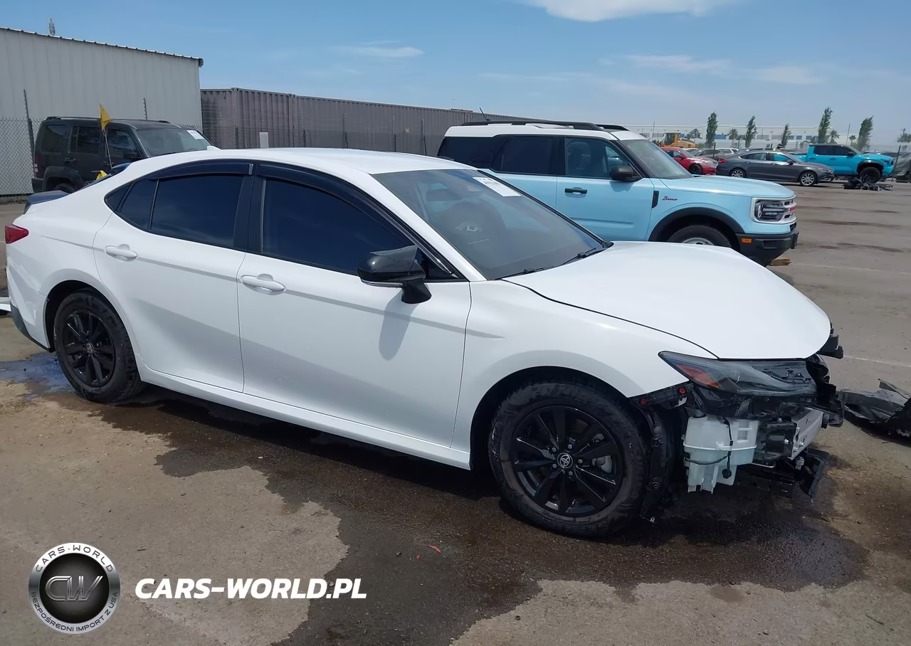 2025 Toyota Camry Le – zdjęcie 1 z 17