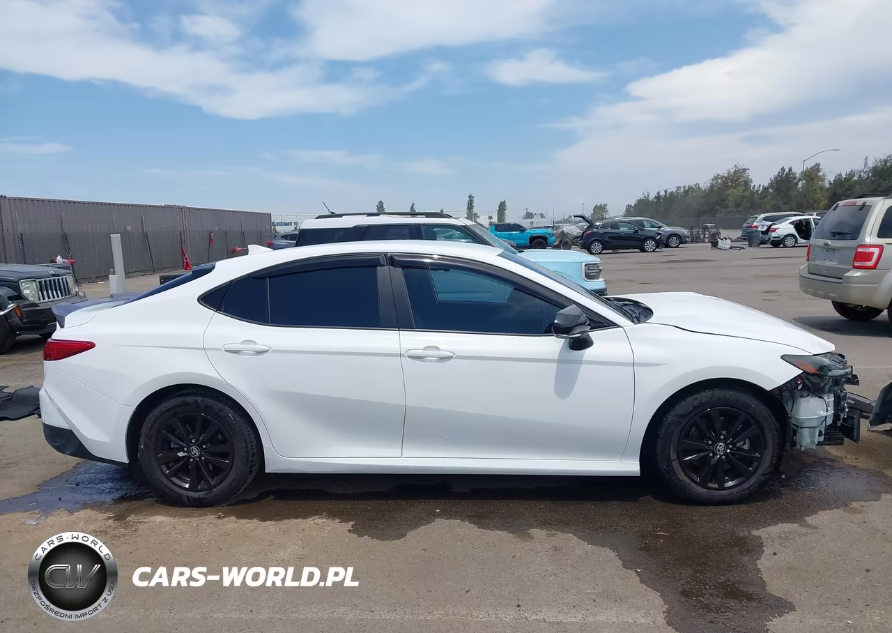 2025 Toyota Camry Le VIN:4T1DAACKXSU024945 - 14