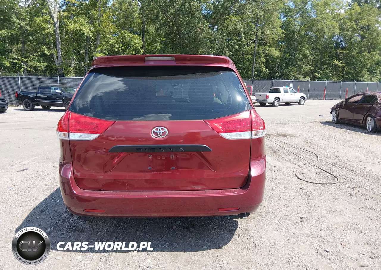 2011 Toyota Sienna VIN:5TDKA3DC7BS002145 - 17