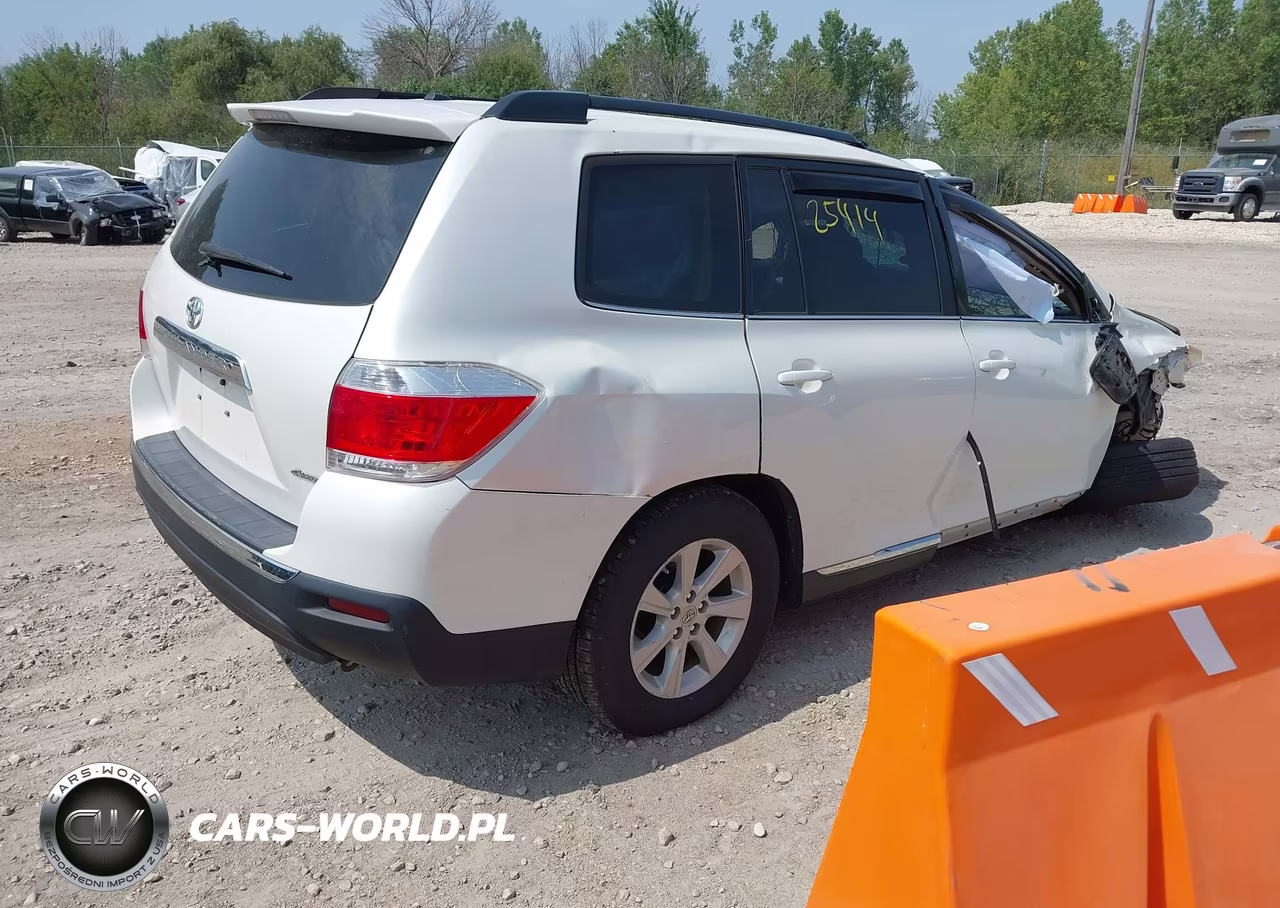 2013 Toyota Highlander Se V6 VIN:5TDBK3EH8DS236448 - 4