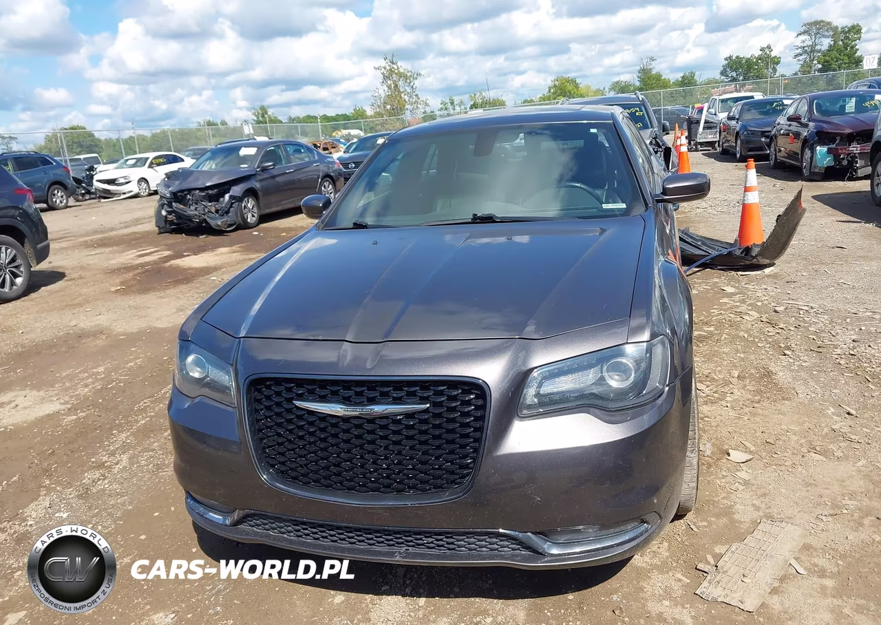 2015 Chrysler 300 S VIN:2C3CCAGGXFH830796 - 13