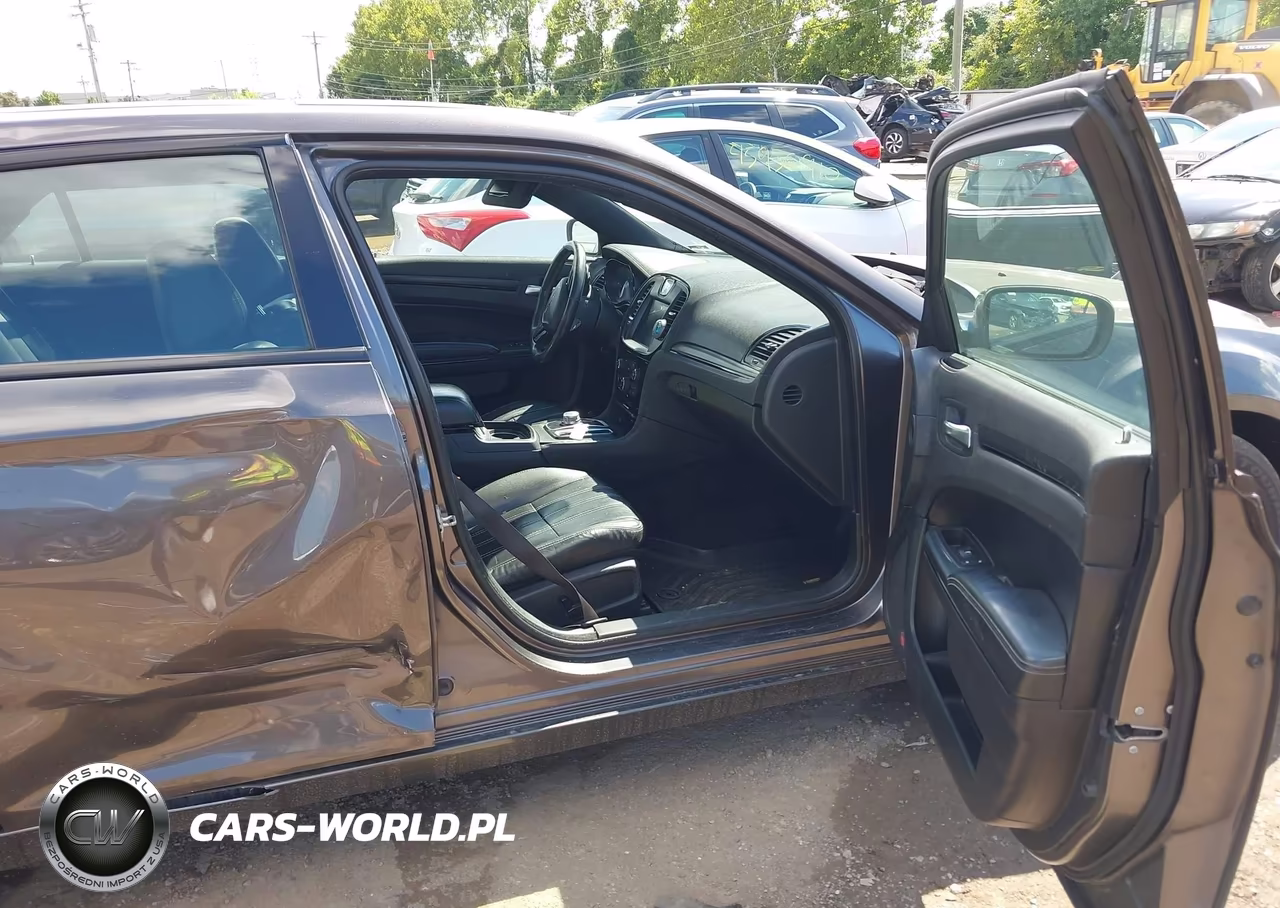 2015 Chrysler 300 S VIN:2C3CCAGGXFH830796 - 5