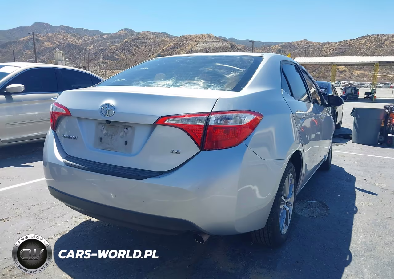 2015 Toyota Corolla Le Plus VIN:5YFBURHE2FP238559 - 4