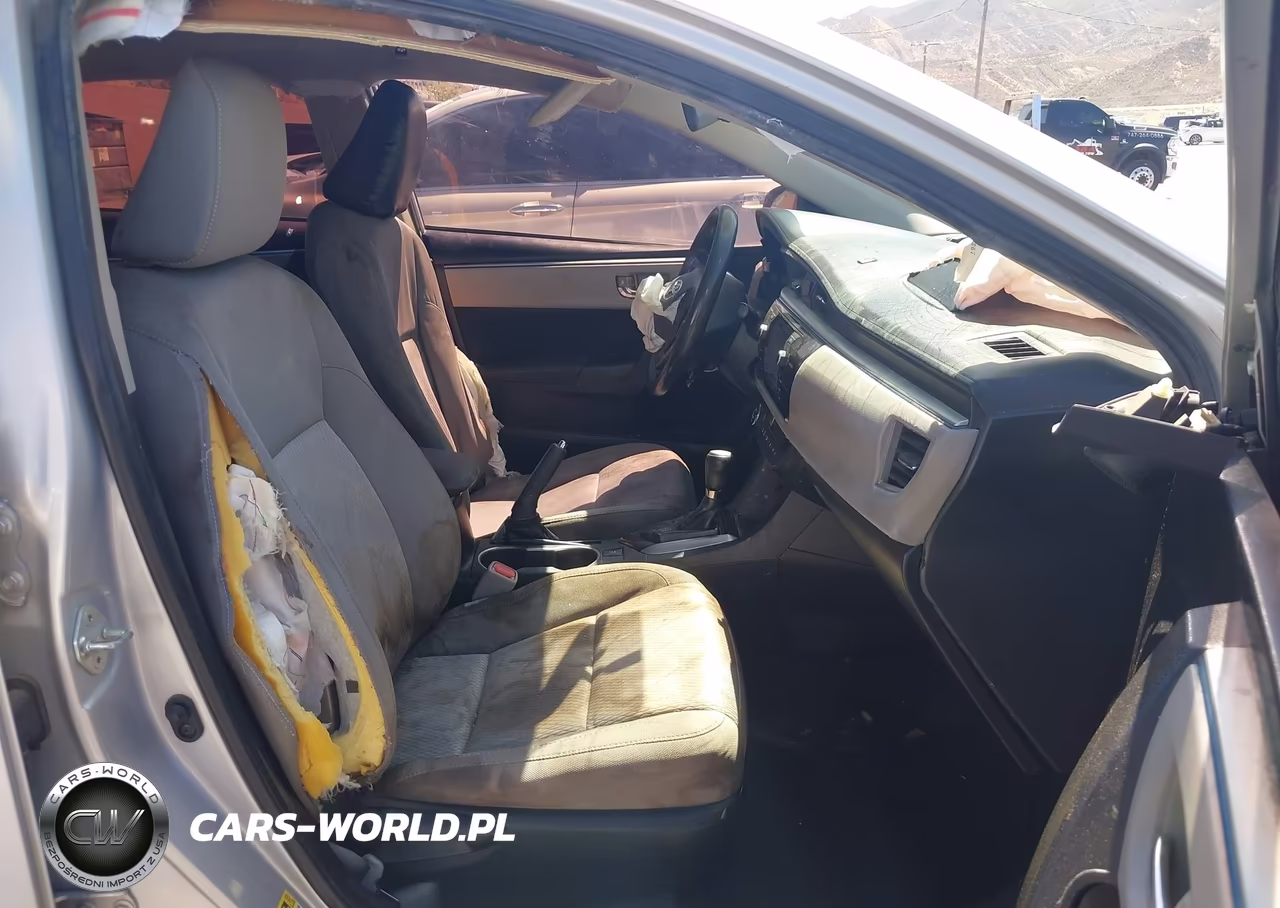 2015 Toyota Corolla Le Plus VIN:5YFBURHE2FP238559 - 5
