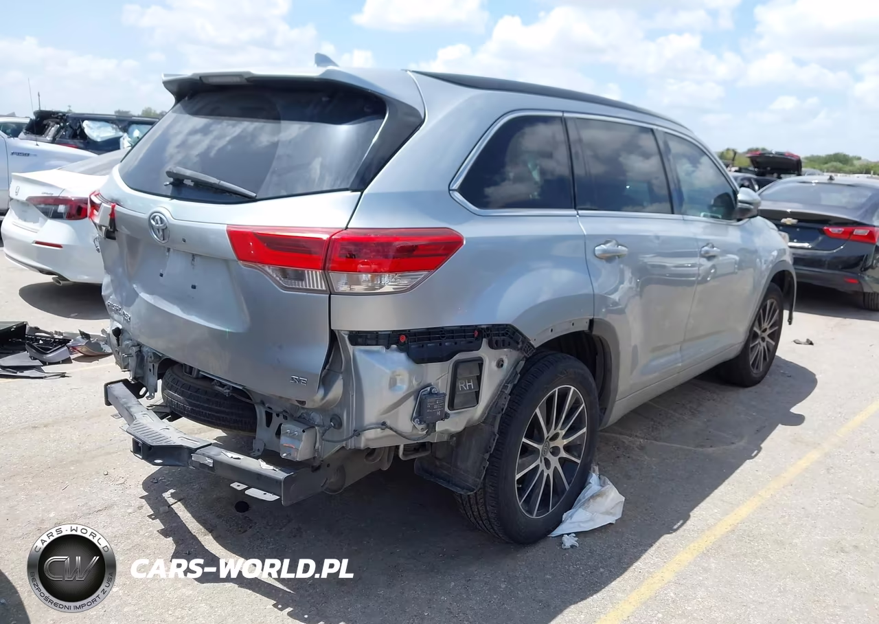 2018 Toyota Highlander Se VIN:5TDKZRFH5JS533945 - 4