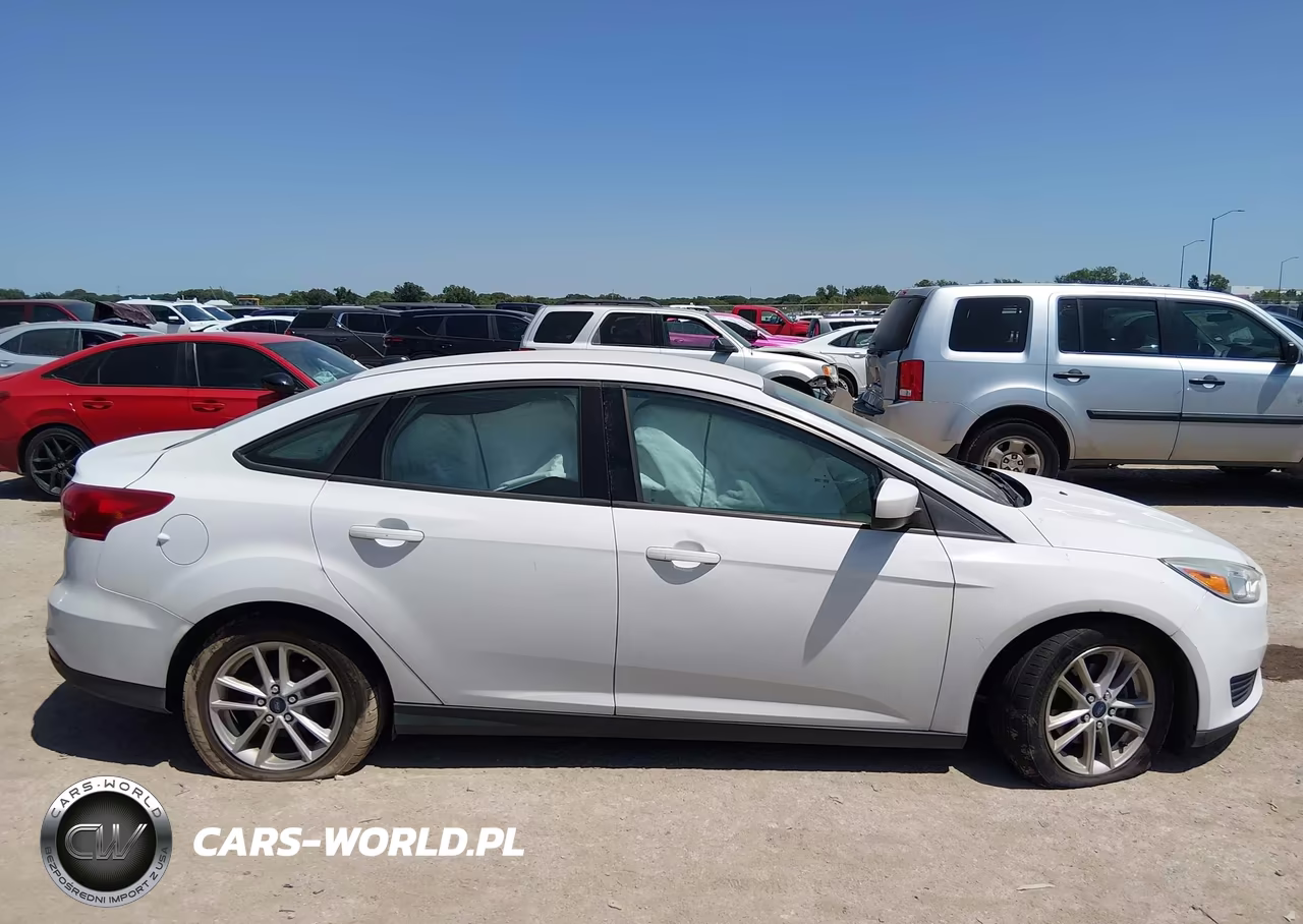 2018 Ford Focus Se VIN:1FADP3F22JL273311 - 13