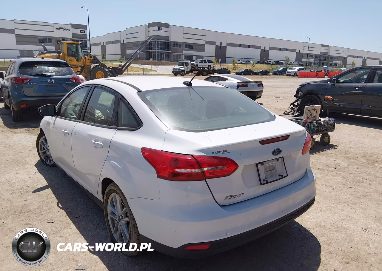 2018 Ford Focus Se VIN:1FADP3F22JL273311 - 3