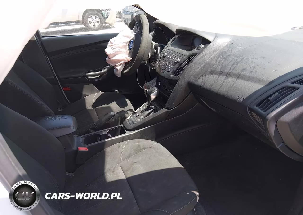 2018 Ford Focus Se VIN:1FADP3F22JL273311 - 5