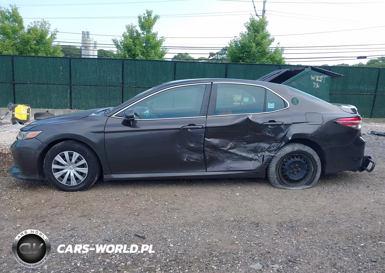 2018 Toyota Camry Hybrid Le VIN:4T1B31HK3JU500378 - 15