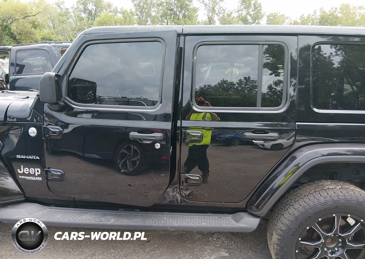 2018 Jeep Wrangler Unlimited Sahara VIN:1C4HJXEG2JW294644 - 14