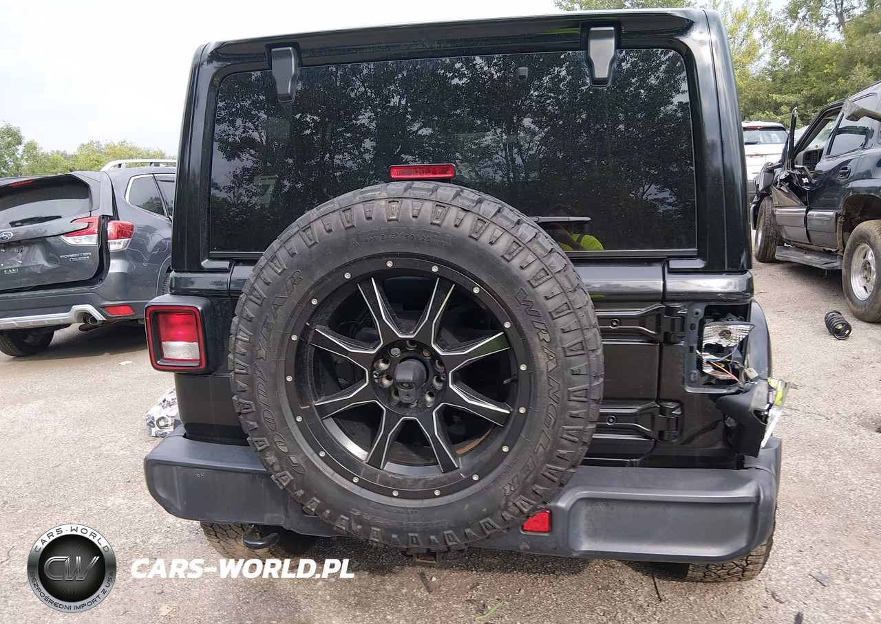 2018 Jeep Wrangler Unlimited Sahara VIN:1C4HJXEG2JW294644 - 16