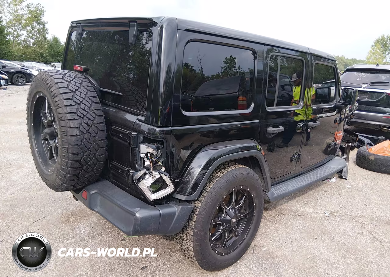 2018 Jeep Wrangler Unlimited Sahara VIN:1C4HJXEG2JW294644 - 4