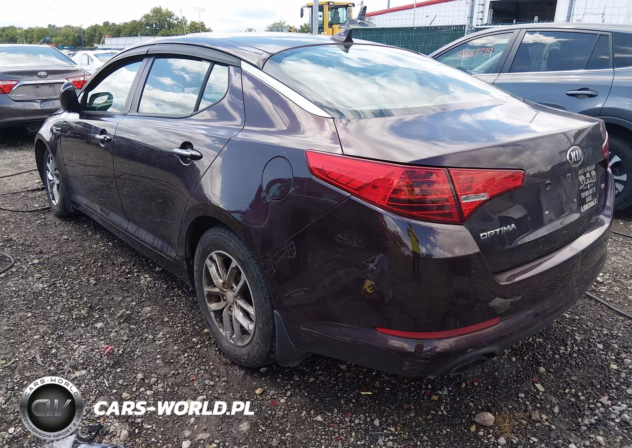 2013 Kia Optima Lx VIN:5XXGM4A79DG247883 - 3