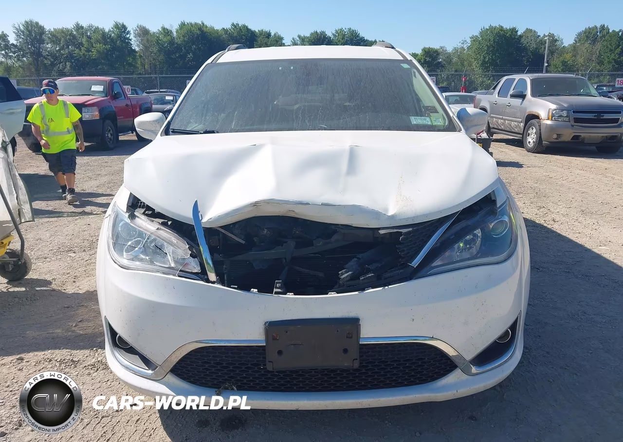 2017 Chrysler Pacifica Touring-L VIN:2C4RC1BG7HR524388 - 12