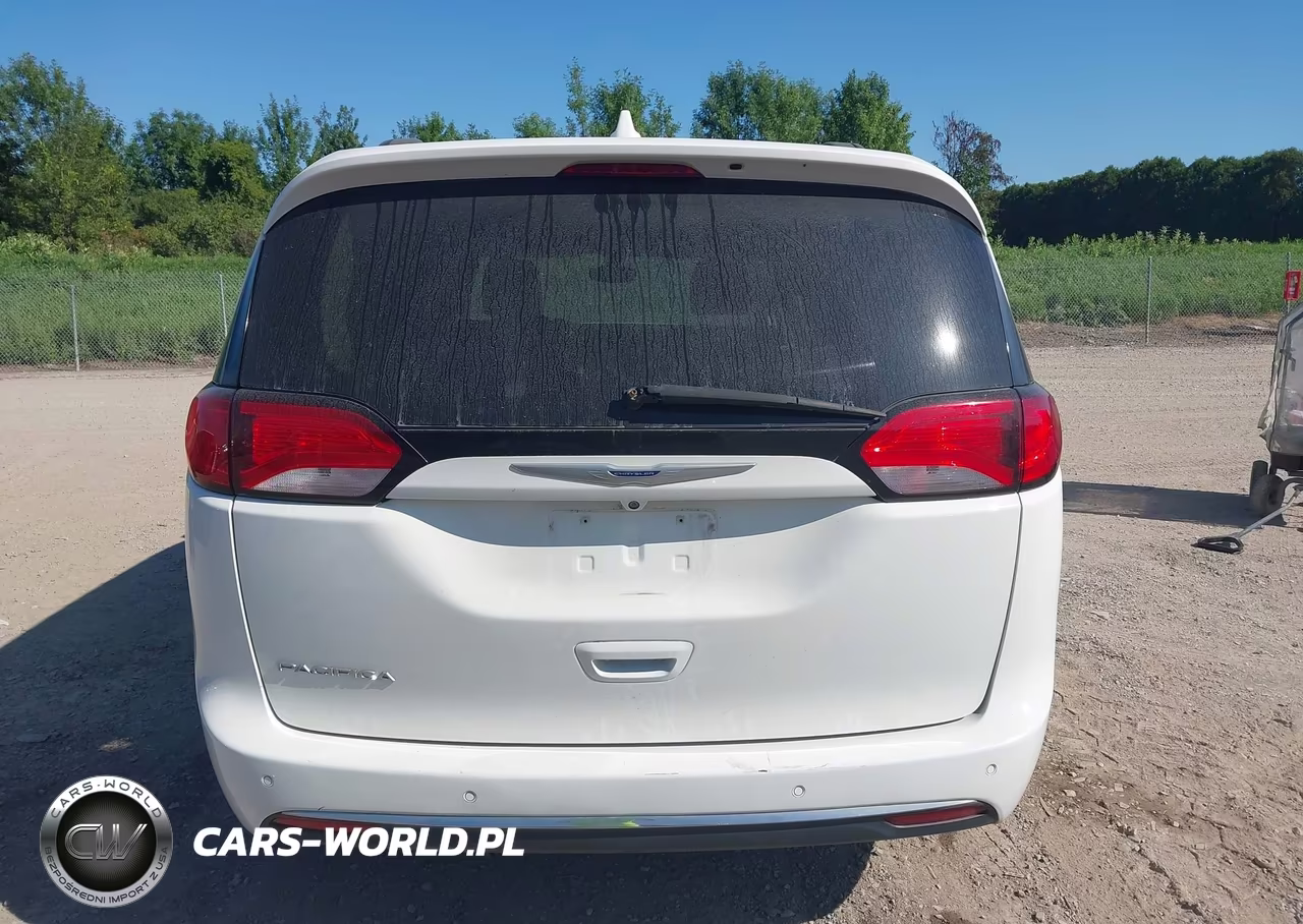 2017 Chrysler Pacifica Touring-L VIN:2C4RC1BG7HR524388 - 16