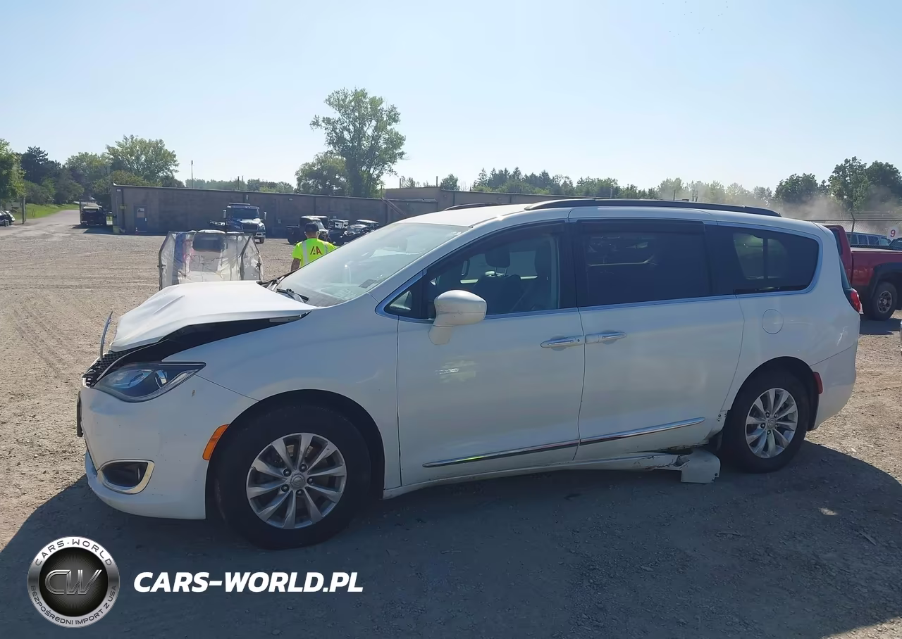 2017 Chrysler Pacifica Touring-L VIN:2C4RC1BG7HR524388 - 17