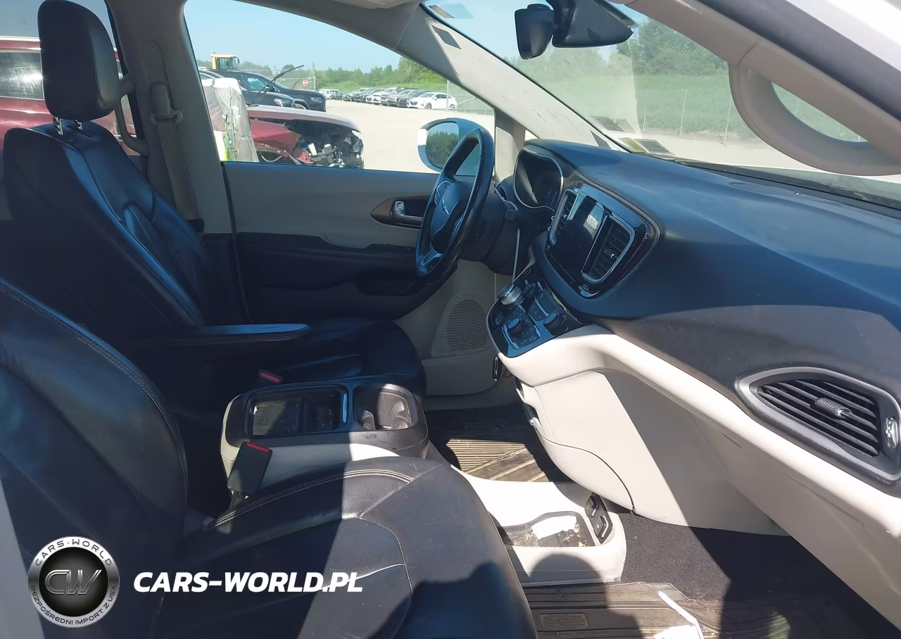 2017 Chrysler Pacifica Touring-L VIN:2C4RC1BG7HR524388 - 5