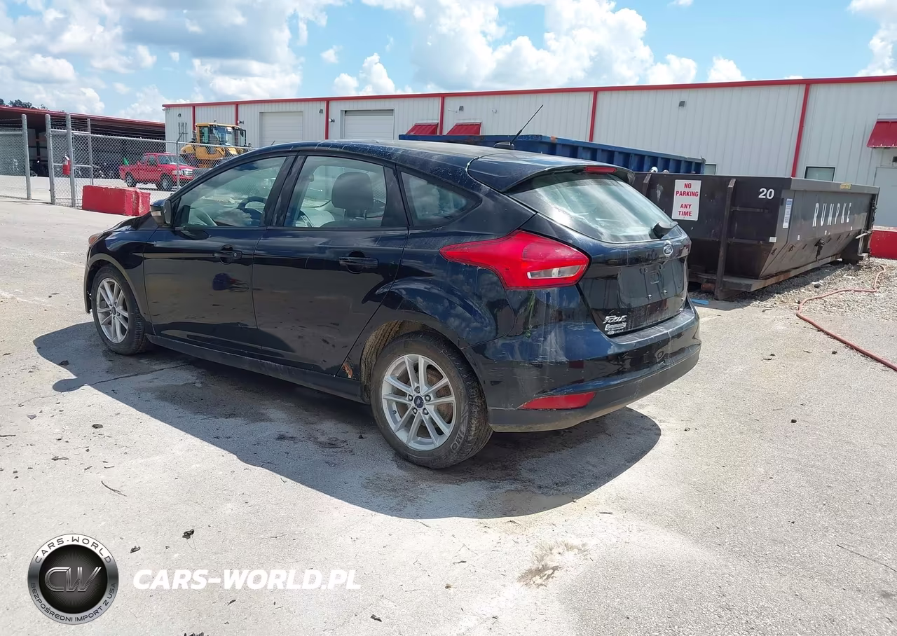 2017 Ford Focus Se VIN:1FADP3K22HL323320 - 3