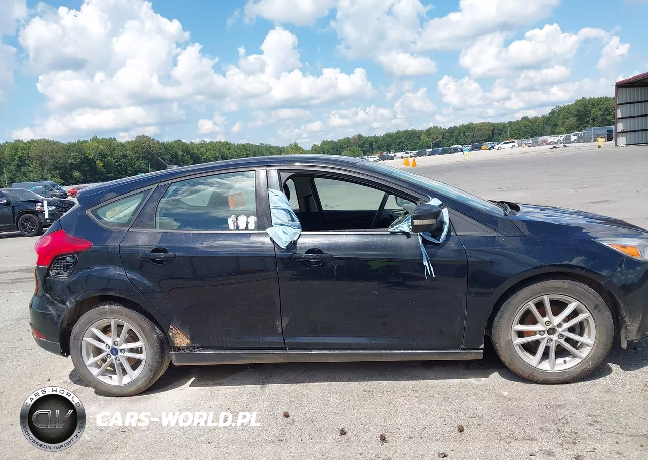 2017 Ford Focus Se VIN:1FADP3K22HL323320 - 6