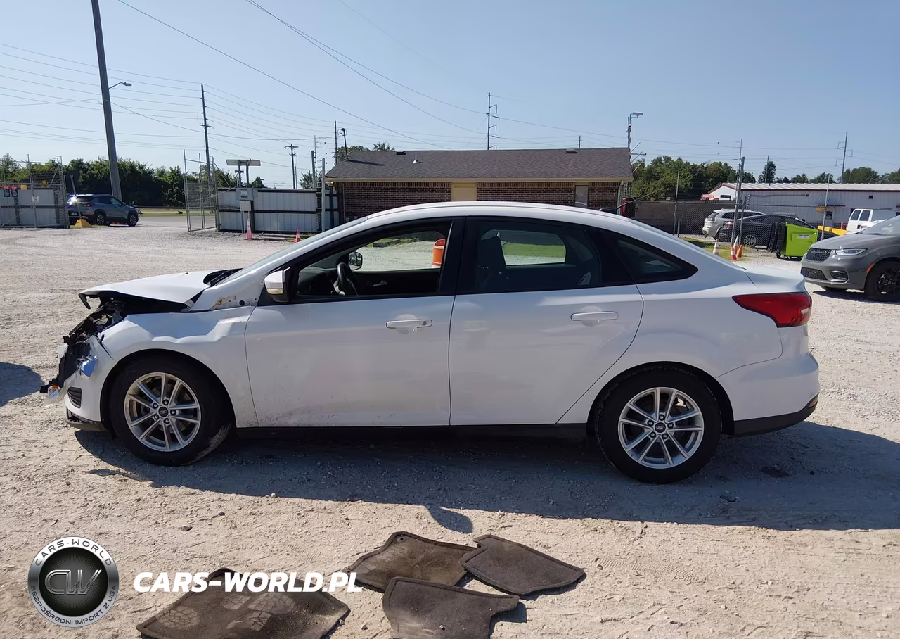 2016 Ford Focus Se VIN:1FADP3F24GL330813 - 14