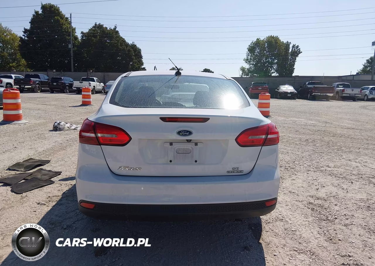 2016 Ford Focus Se VIN:1FADP3F24GL330813 - 16