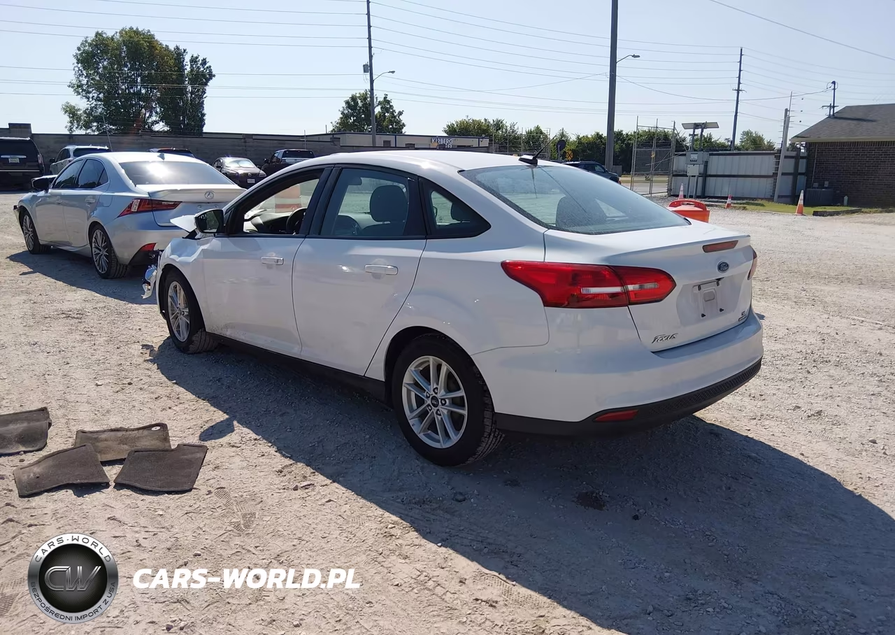 2016 Ford Focus Se VIN:1FADP3F24GL330813 - 3