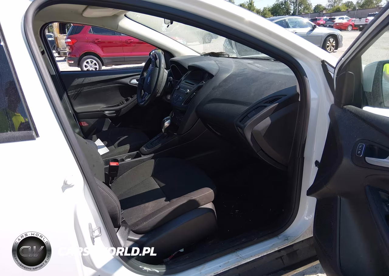 2016 Ford Focus Se VIN:1FADP3F24GL330813 - 5
