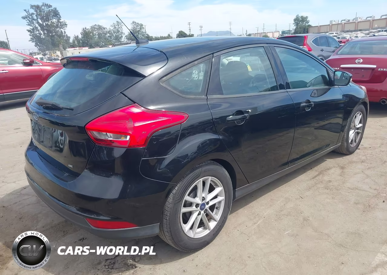 2016 Ford Focus Se VIN:1FADP3K28GL407088 - 4