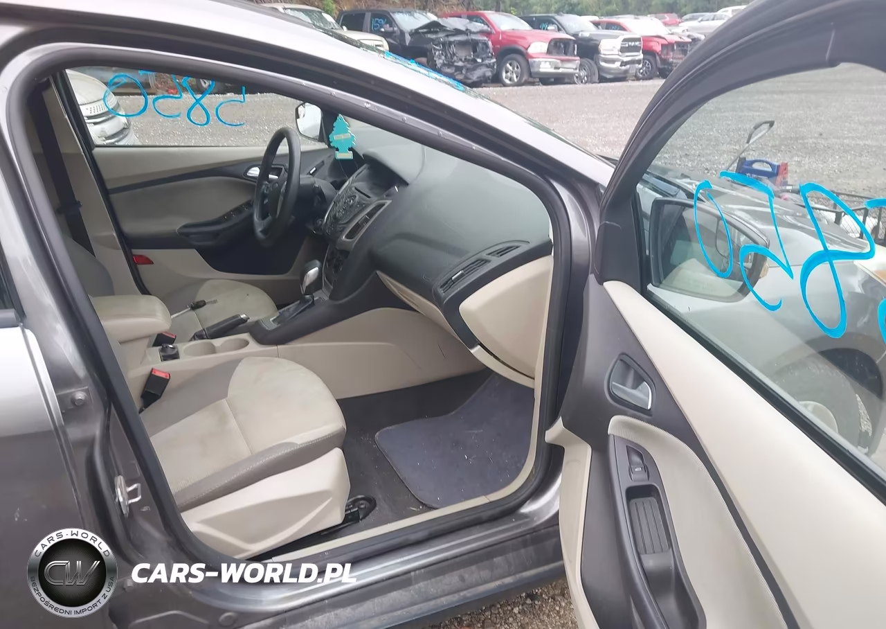 2014 Ford Focus Se VIN:1FADP3F28EL266451 - 5