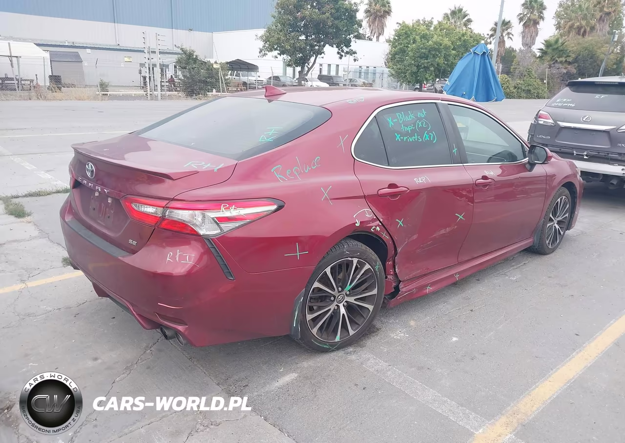 2018 Toyota Camry Se VIN:4T1B11HK6JU656663 - 4