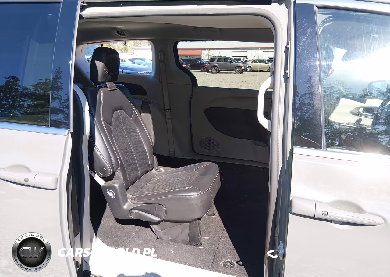2022 Chrysler Pacifica Touring L VIN:2C4RC1BG6NR127637 - 19