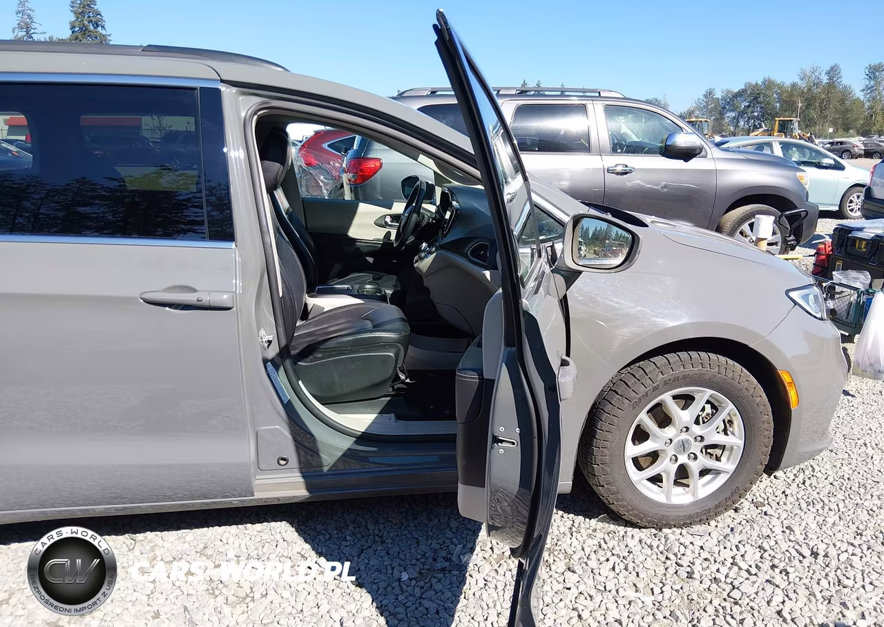 2022 Chrysler Pacifica Touring L VIN:2C4RC1BG6NR127637 - 5