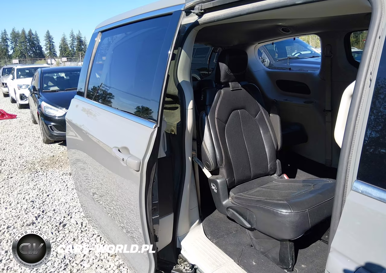 2022 Chrysler Pacifica Touring L VIN:2C4RC1BG6NR127637 - 8