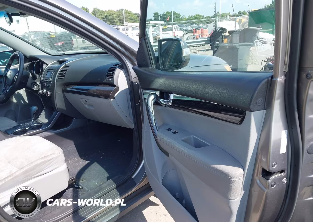 2011 Kia Sorento Lx VIN:5XYKT3A15BG041942 - 5
