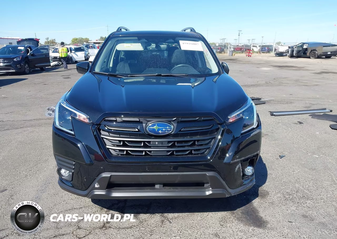 2024 Subaru Forester Premium VIN:JF2SKADC5RH421807 - 12