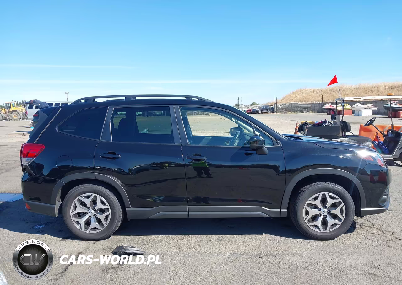 2024 Subaru Forester Premium VIN:JF2SKADC5RH421807 - 13