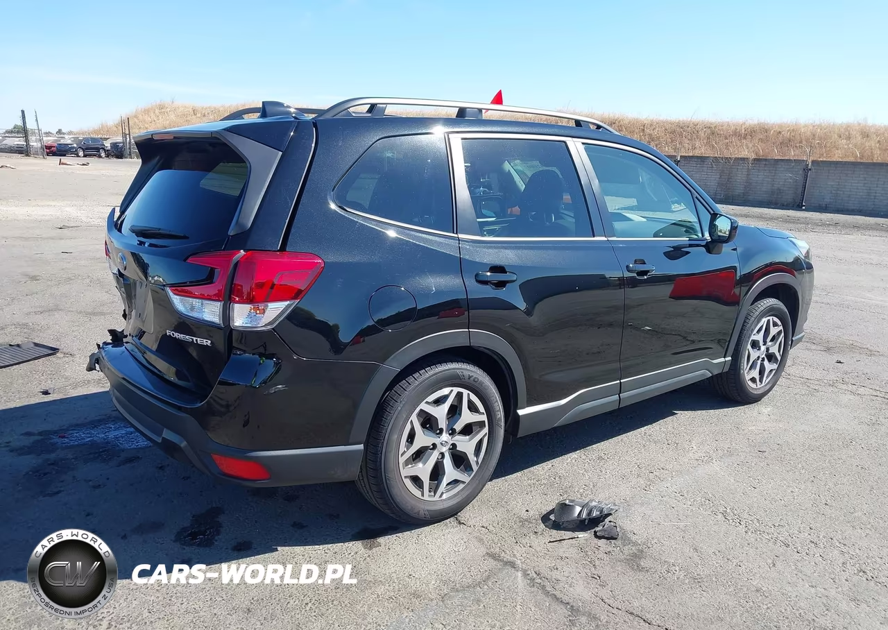 2024 Subaru Forester Premium VIN:JF2SKADC5RH421807 - 4